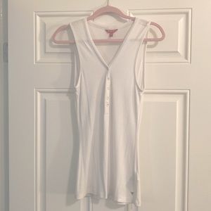 Guess Women’s white button front V-neck tank